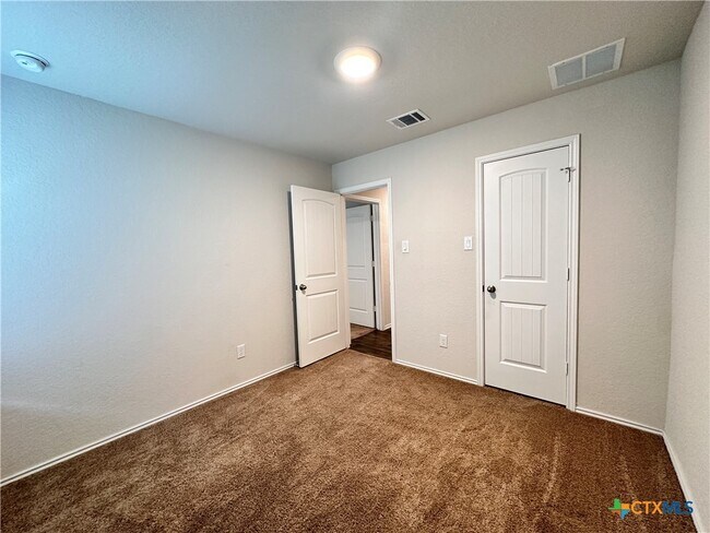 Building Photo - 101 Calgary Ln