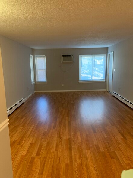 Building Photo - 83 Woodland Dr