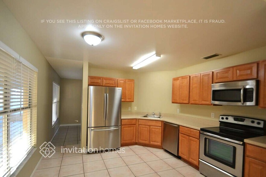 Building Photo - 15616 Hidden Lake Cir