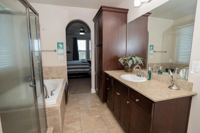 Building Photo - 7269 W Robinwood Ln