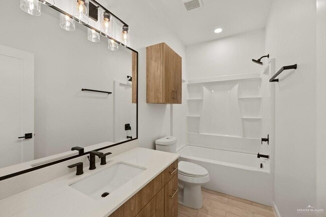 Building Photo - 14 Hidalgo Cir