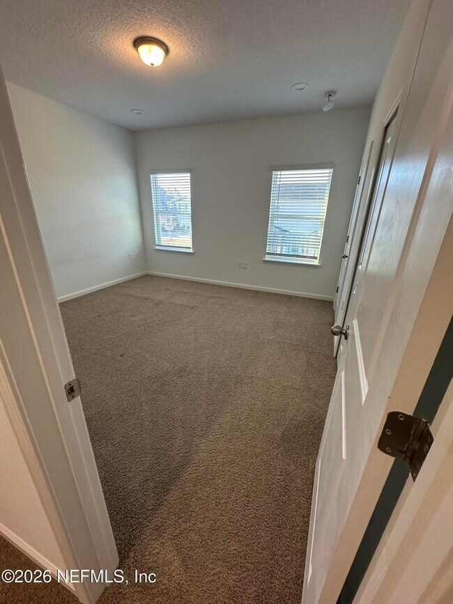 Building Photo - 136 Pinebury Ln