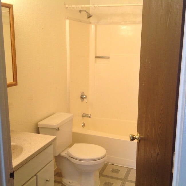 Building Photo - 1728 - Arthur Street Duplex
