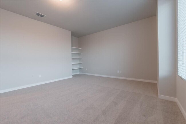 Building Photo - 17402 Torneo Dr