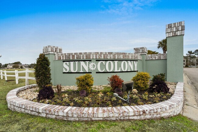 Building Photo - Modern 4BR Home with Screened Porch & Pond Views | Sun Colony, Longs SC