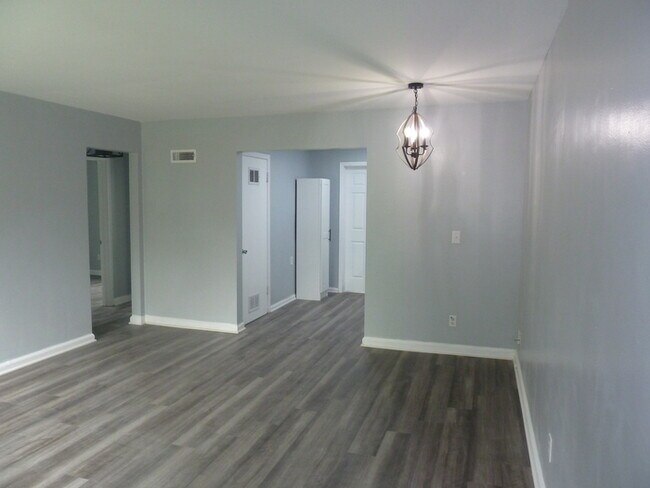 Building Photo - Charming Ranch, 3 bedrooms 2 baths