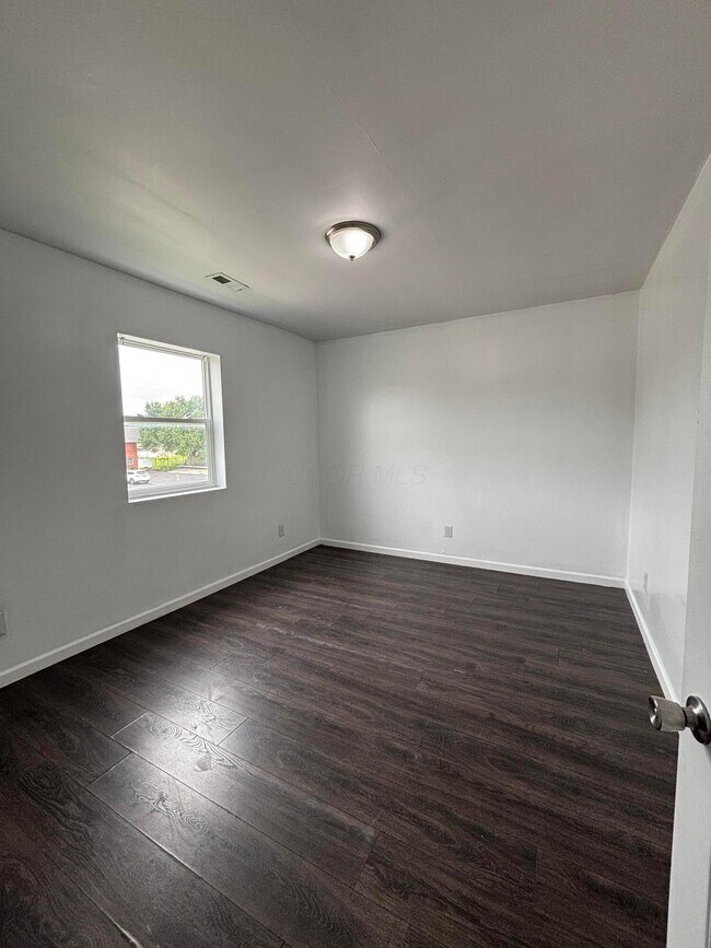 Building Photo - 836 S Hamilton Rd