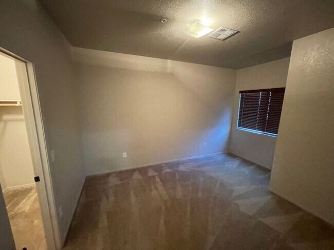 Building Photo - Luxury El Dorado Condo for Rent