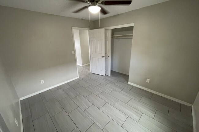 Building Photo - 2204 W Campbell Ave Unit 1