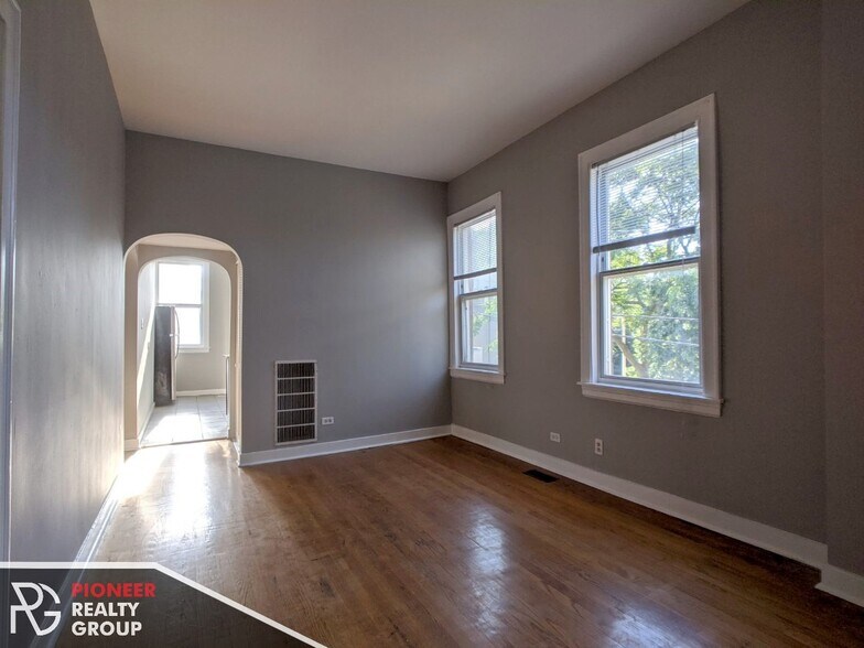 Primary Photo - 2259 W Hirsch St