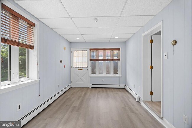 Building Photo - 906 Rhawn St