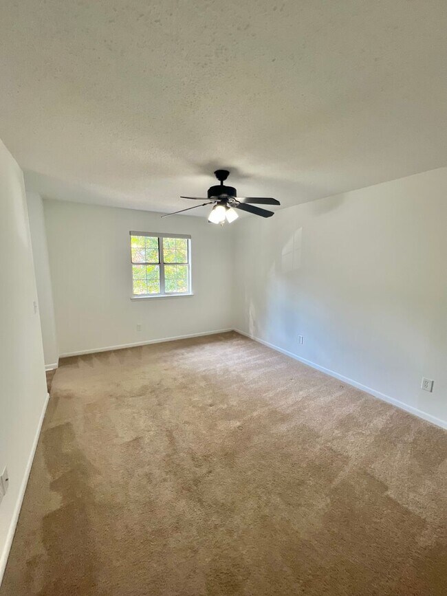 Building Photo - Extremely Spacious Townhome by South Park