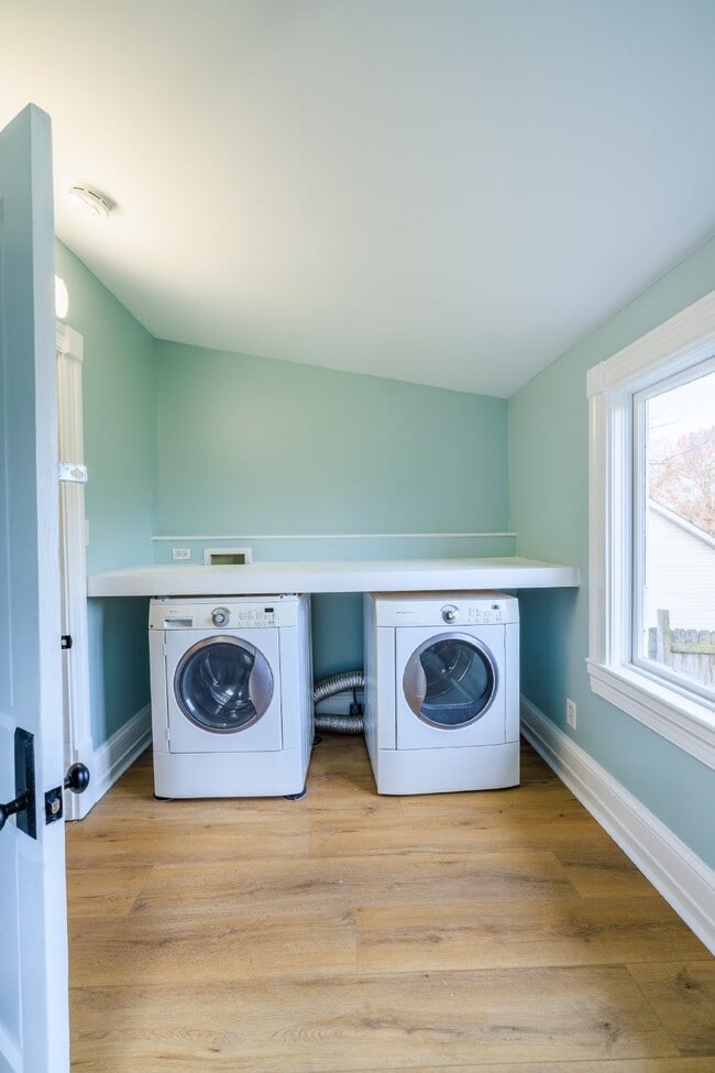 Building Photo - NOW AVAILABLE!!!  Charming, Renovated 2 Bed, 1 Bath East Nashville Home, Minutes to Five Points &...