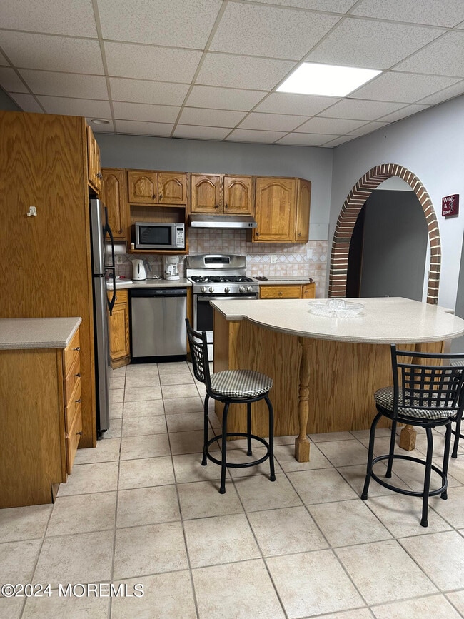 Building Photo - 31 Pettit Ave