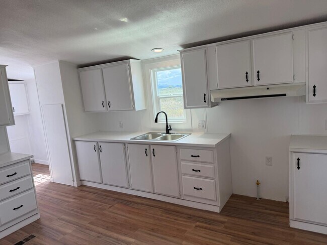 Building Photo - 13687 S Hound Dog Rd