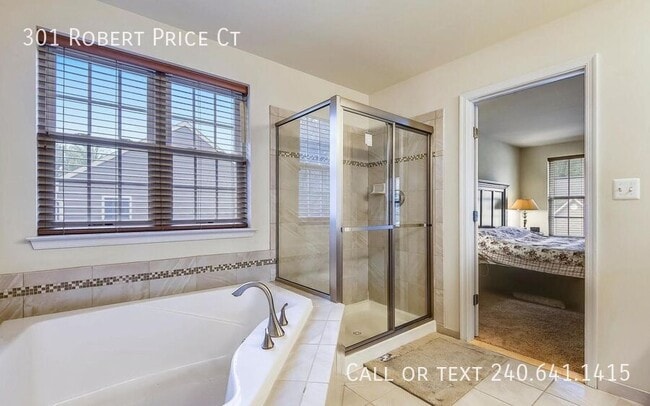 Building Photo - 301 Robert Price Ct