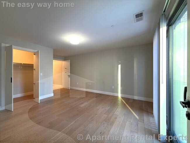 Building Photo - 9 Central St