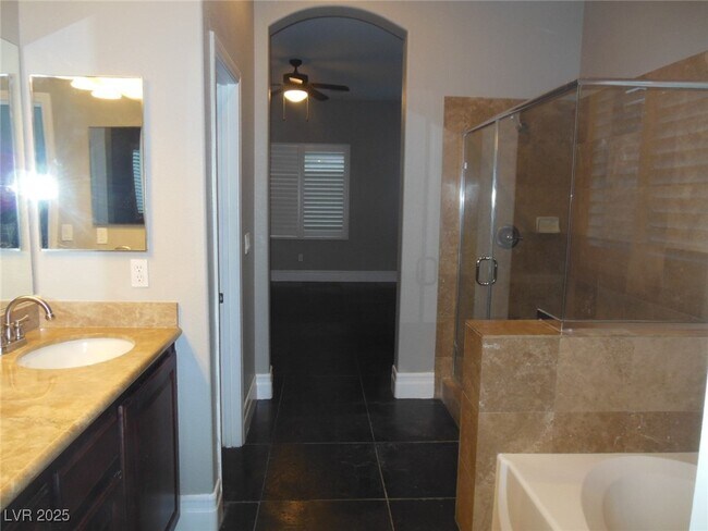 Building Photo - 10390 Blue Ginger Dr