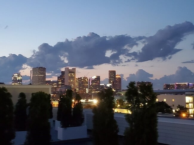 Building Photo - 340 W 2nd St