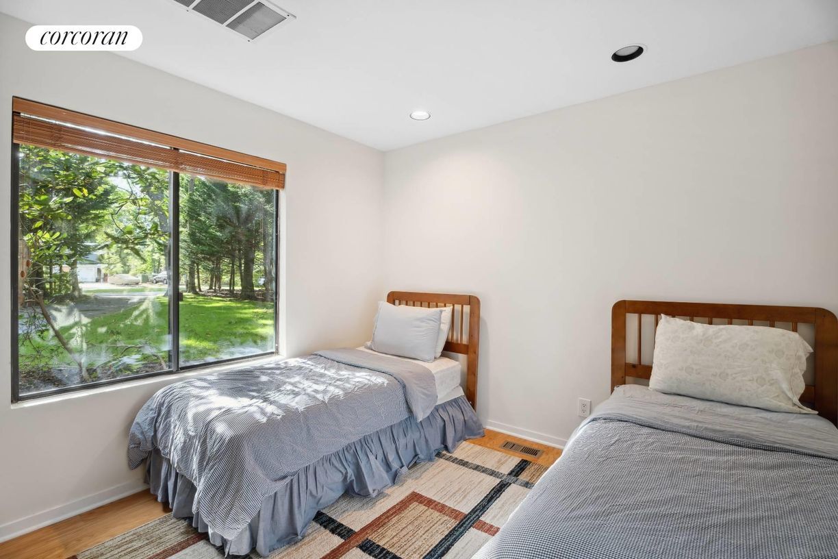 Building Photo - 26 Woodland Way