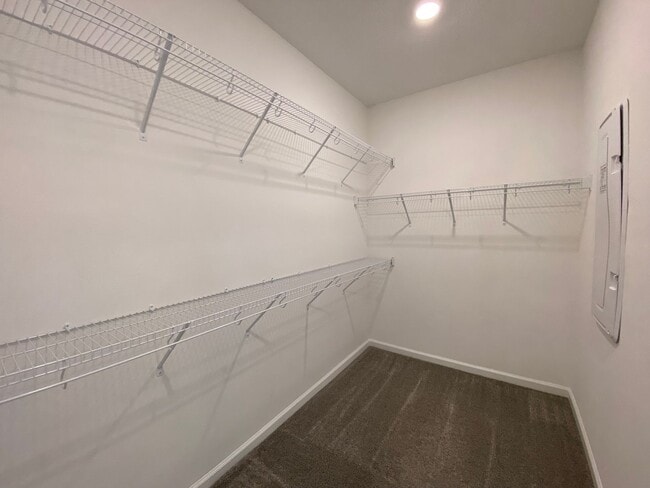 Building Photo - 3BD/2.5BA Townhome in Econ Trails Near Valencia East!