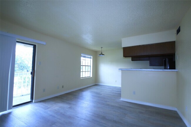 Building Photo - 2750 Holly Hall St