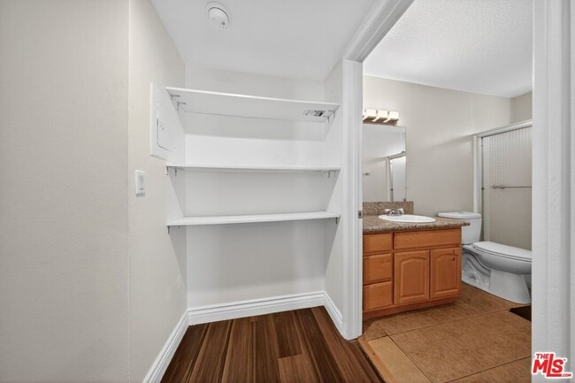 Building Photo - 11063 Cumpston St