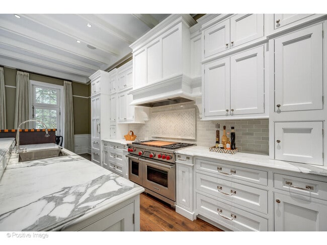 Building Photo - 446 W Huron St