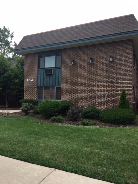 Building Photo - 454 Spring Rd