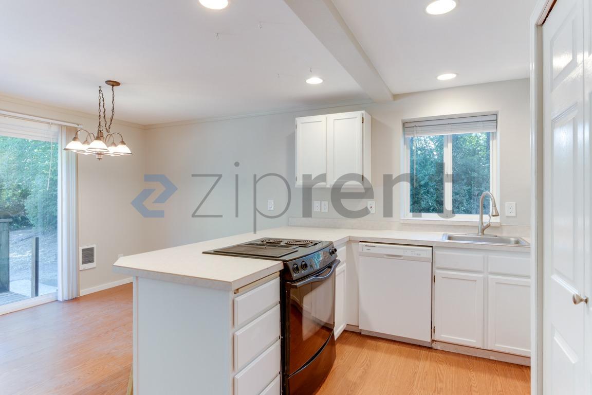 Building Photo - Unit n/a