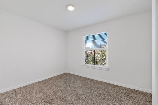 Building Photo - 322 Pedernales Ln