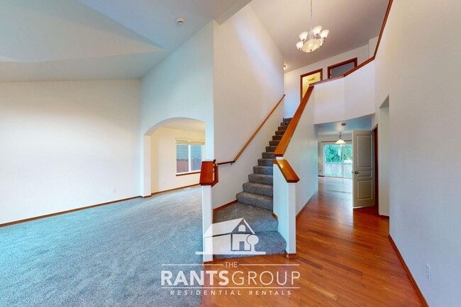 Building Photo - Spacious Pet-Free 4+ Bedroom Home in Lacey!