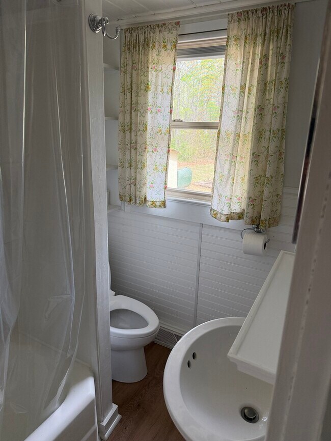 Building Photo - 3002 Cemetery Dr