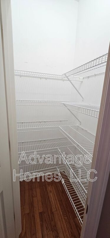 Building Photo - 809 Midjay Dr