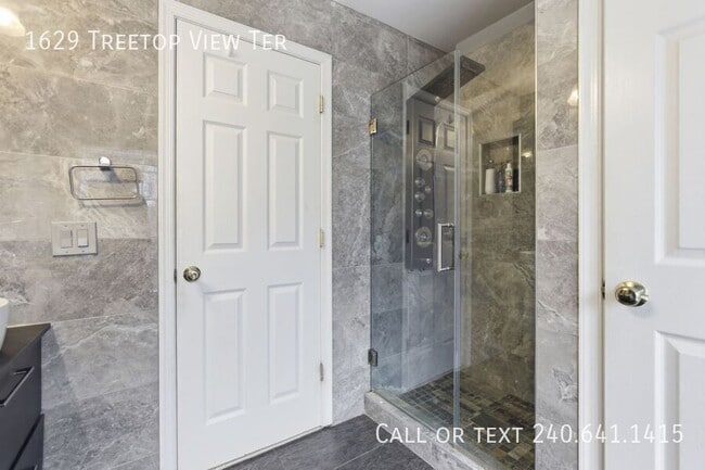 Building Photo - 1629 Treetop View Terrace