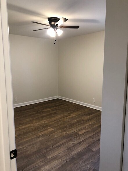 Primary bed 14x12 - 907A Malquin Dr