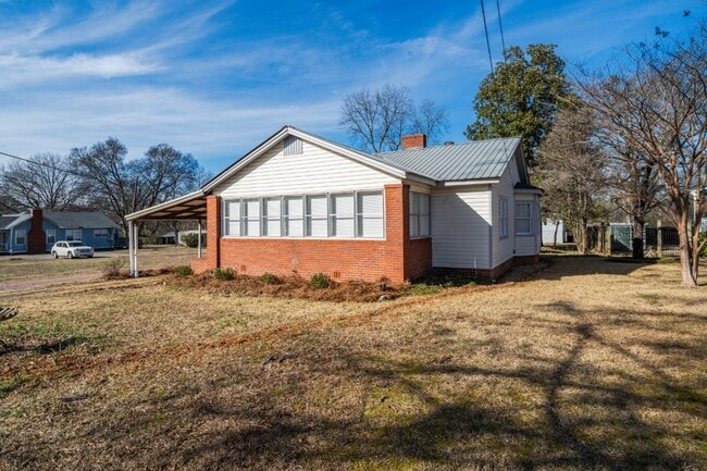 Building Photo - Beautifully Renovated Hueytown Gem – Spacious, Stylish & Move-In Ready!