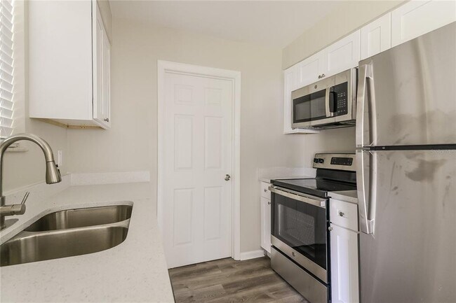 Building Photo - 316 59th Ave Terrace W