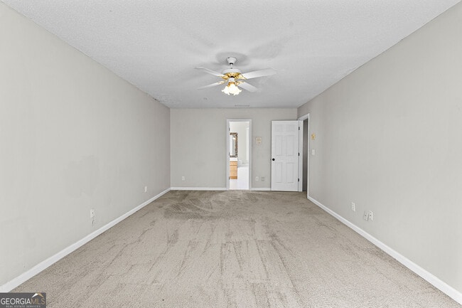 Building Photo - 255 Woodstream Dr