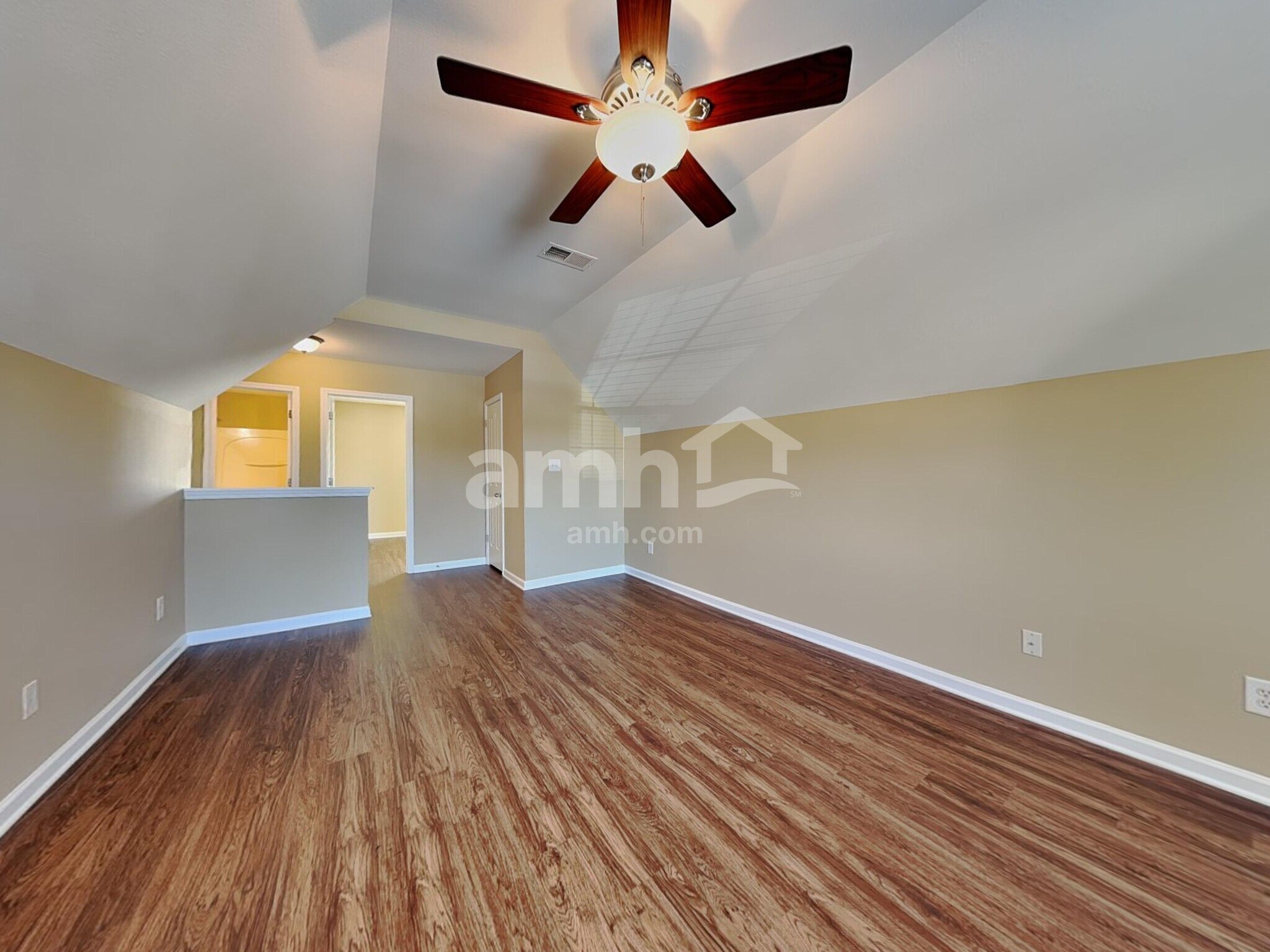 Building Photo - 2524 Ingleside Dr