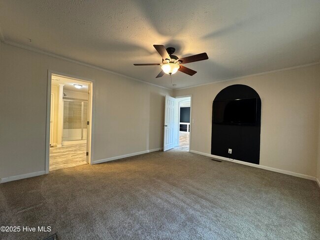 Building Photo - 162 Sandy Creek Dr