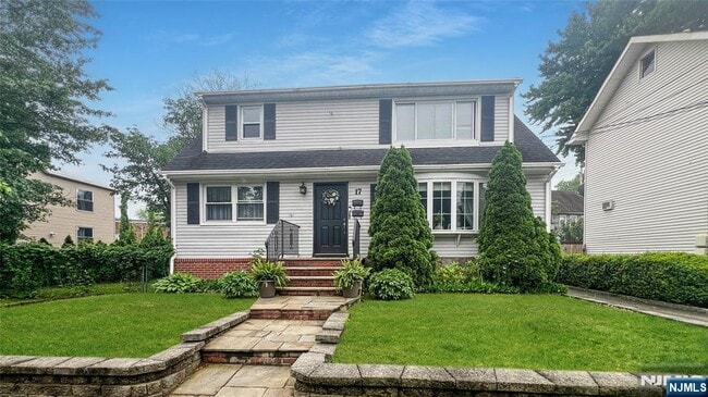 Primary Photo - 17 Oak St