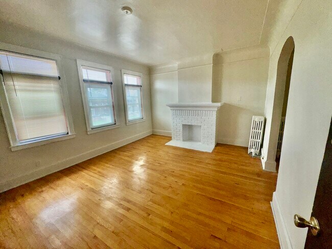 Building Photo - 2681 Pasadena St