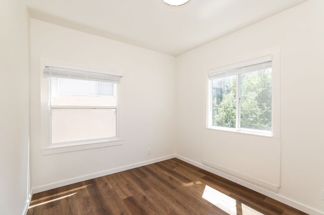 Building Photo - Beautifully Renovated Berkeley Unit!