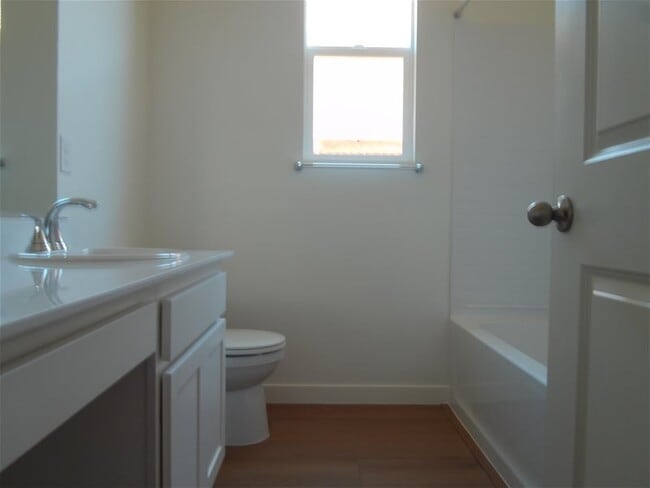 Building Photo - 1348 Kensington Dr