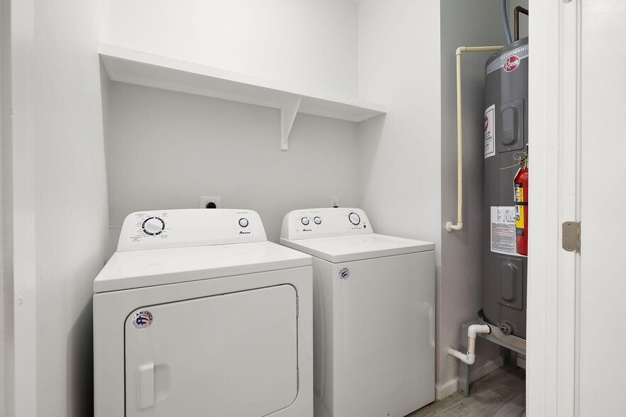 Building Photo - 4709 Magnolia Ave