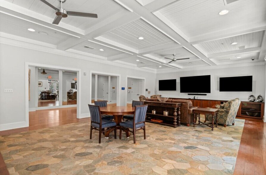 Building Photo - 200 River Vista Dr