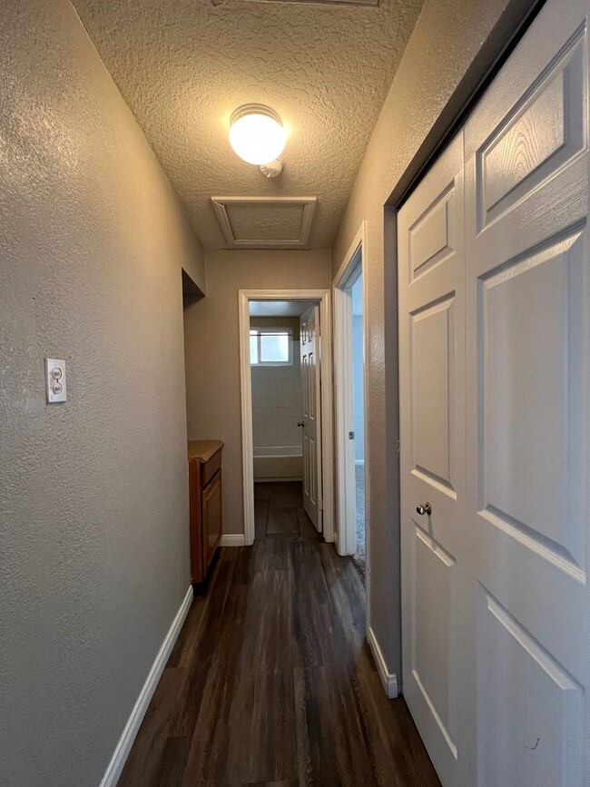 Building Photo - Beautifully remodeled 2 Bedroom 2 Bathroom...