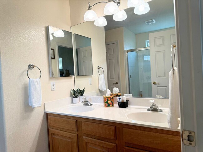 Building Photo - Spacious 3-Bedroom Home with RV Parking & Boat-Deep Garage