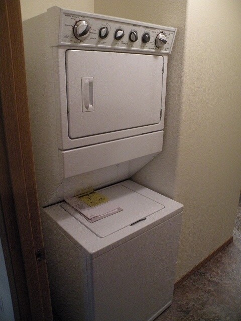 Building Photo - 2901 S Donovan Dr